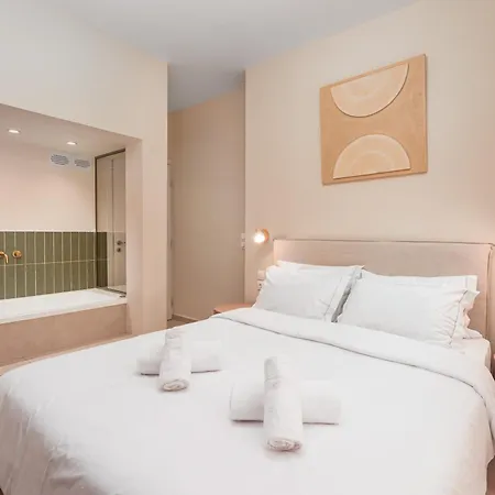 Koukaki Jacuzzi Retreat Athens